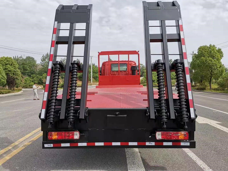 國(guó)六歐曼前四后八平板運(yùn)輸車