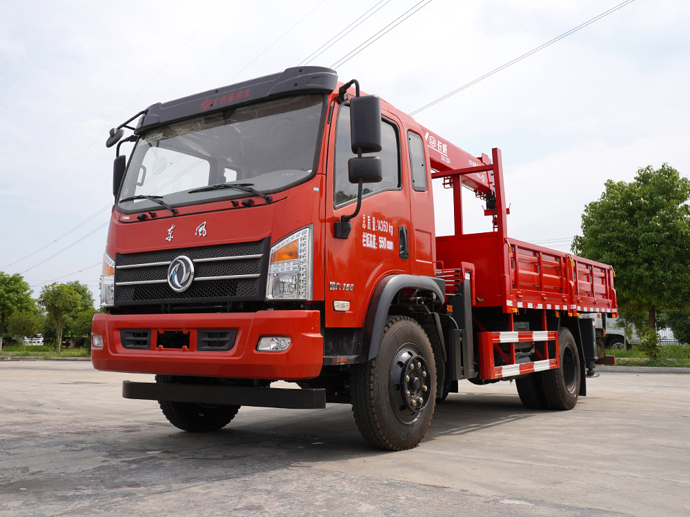 國六東風(fēng)長威6.3噸四節(jié)直臂隨車吊